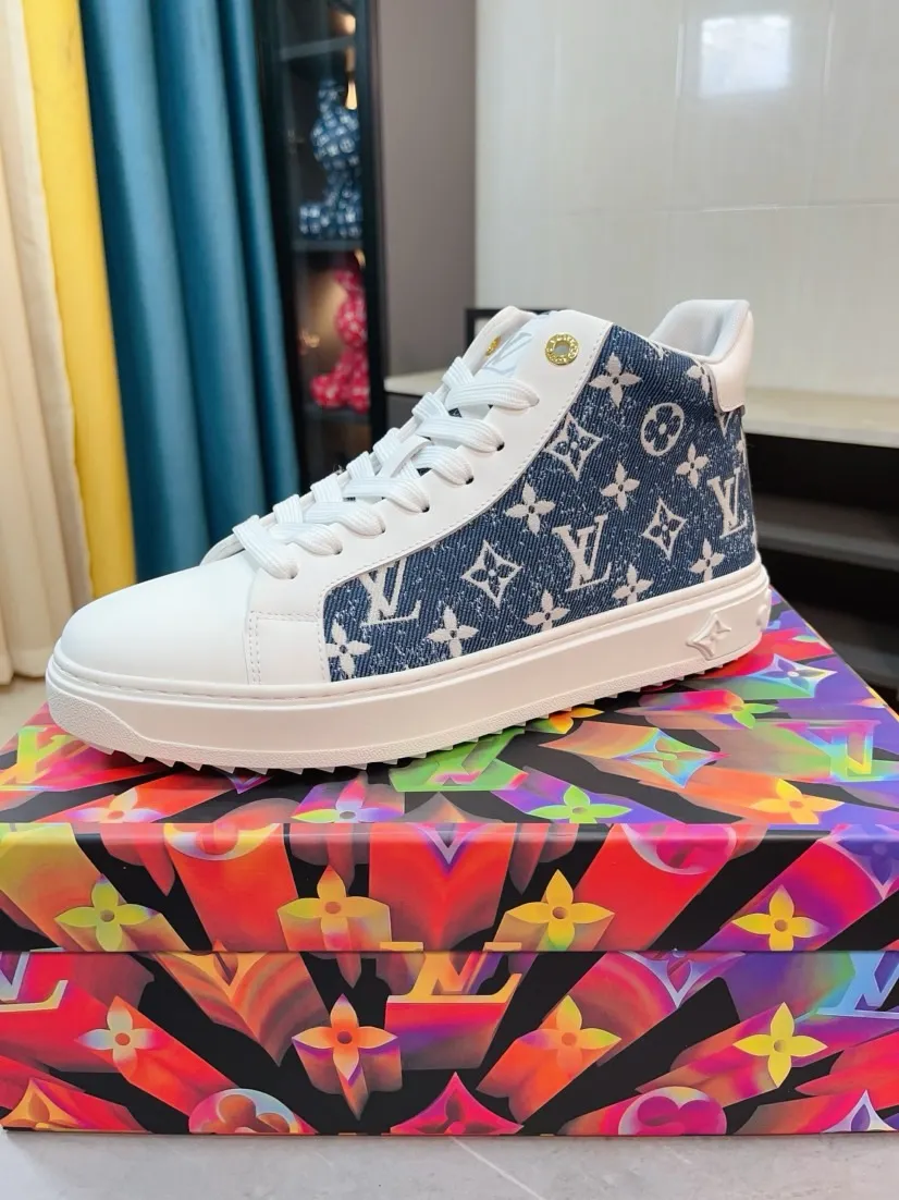 Men's shoes 💰560🌹🌹【LV】New men's high-top shoes, ‌global limited edition💯 shoes‌ are made of ‌original silk leather➕cowhide lining🐂top-grade workmanship! ‌Inner padding for feet: pure imported sheepskin lining, strappy sneakers, comfortable and breathable✅ luxurious and noble!! Men's shoe size: 38-44 💮